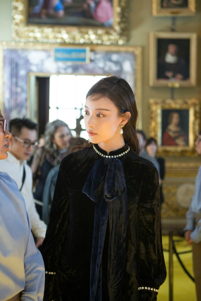 倪妮浅蓝色抹胸礼服活动图片  尽显优雅迷人魅力图片