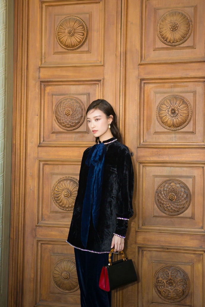 倪妮浅蓝色抹胸礼服活动图片  尽显优雅迷人魅力图片