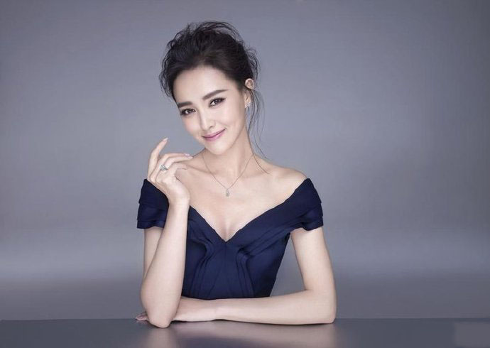 高清中国内地影视上海市女演员唐嫣窦骁《时间都知道》最新剧照图片图片