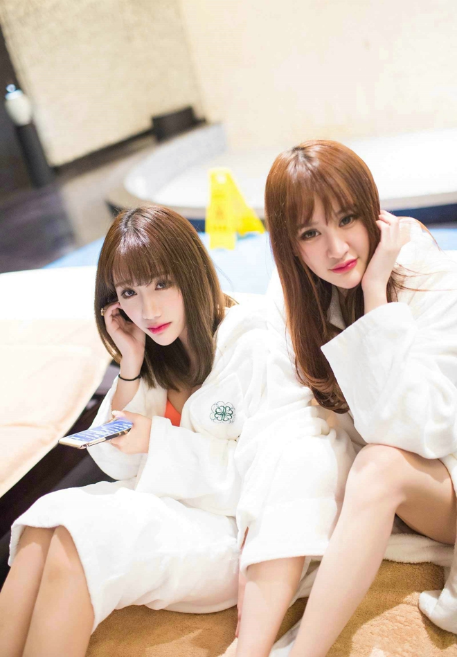 性感美女傅诗瑶张芷昕激情浴袍大胆诱惑写真图片