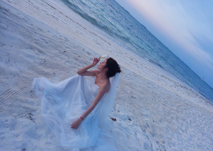 袁弘张歆艺婚纱照图片 浪漫纯真又甜蜜图片
