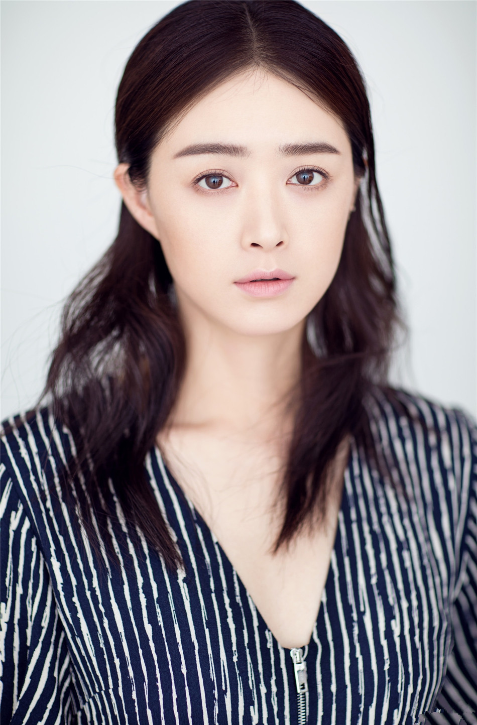 高清内地祖籍湖南益阳女演员华妃蒋欣诠释性感中的小清新时尚唯美写真图片