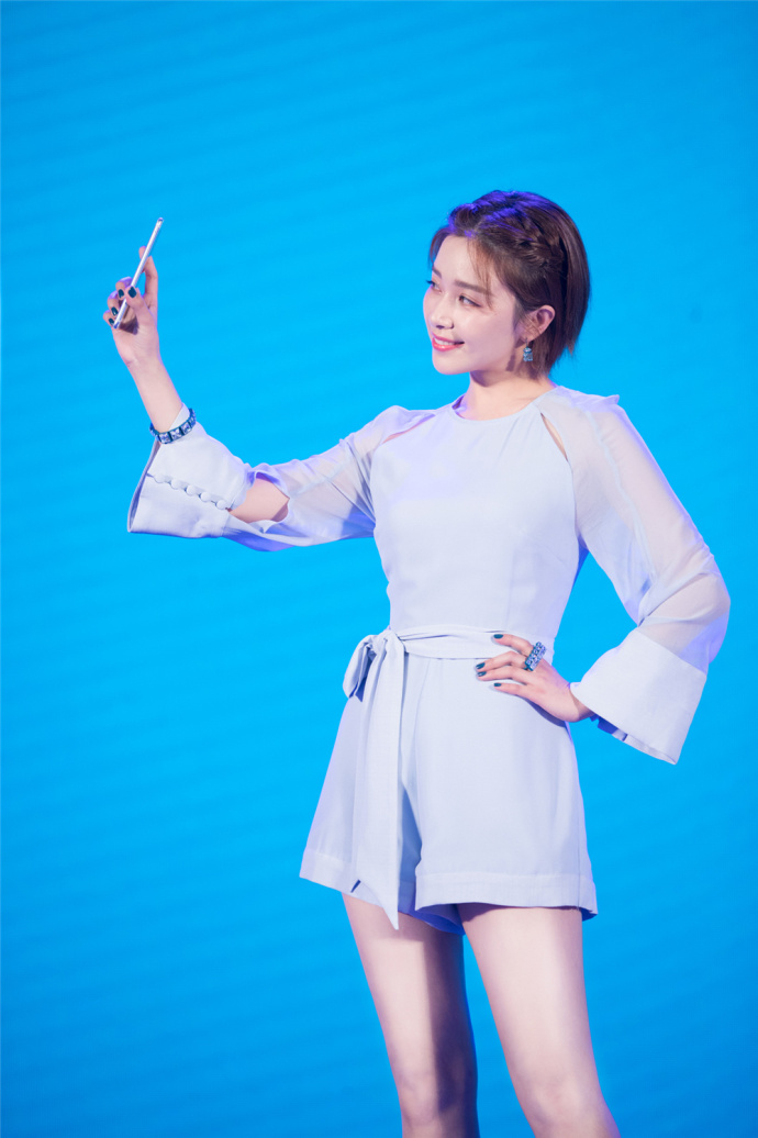 高清中国内地代黑龙江省哈尔滨新生女演员阚清子眼眸动人清新性感时尚大气艺术写真图片图片