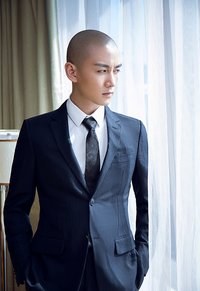 中国内地男演员陈晓秋冬儒雅写真贵族范儿十足图片