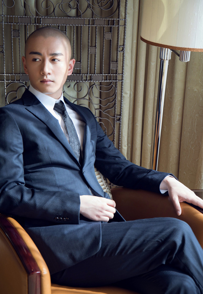中国内地男演员陈晓秋冬儒雅写真贵族范儿十足图片