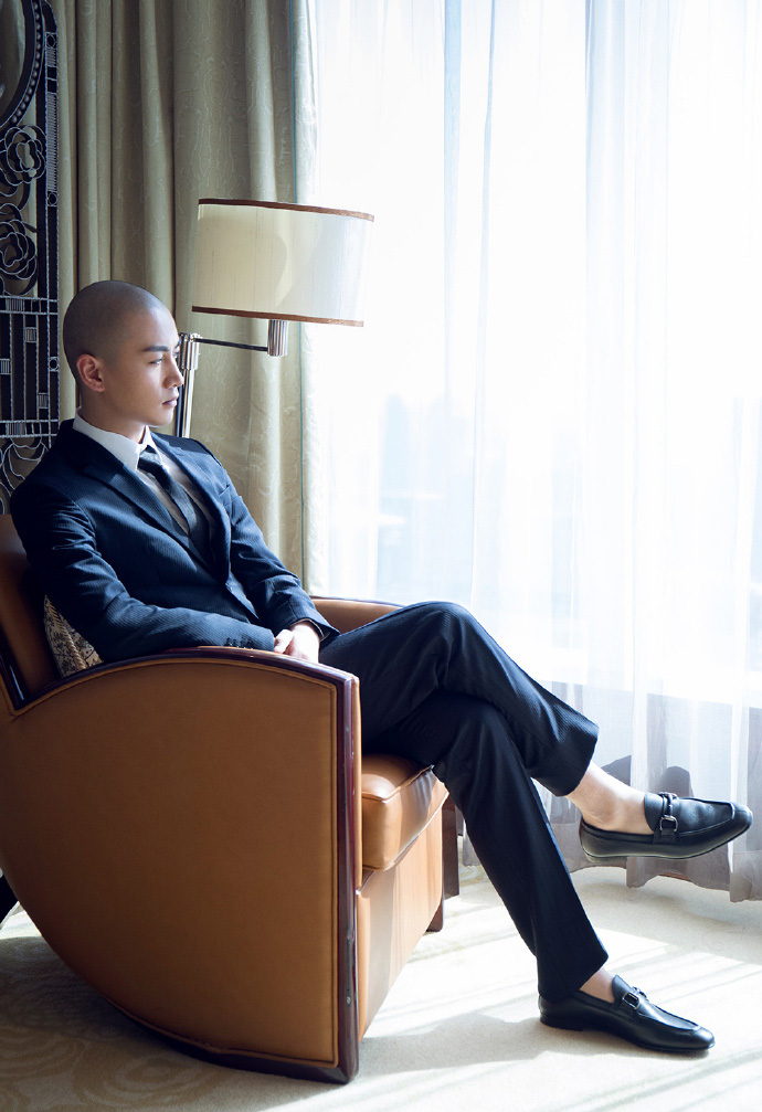 中国内地男演员陈晓秋冬儒雅写真贵族范儿十足图片