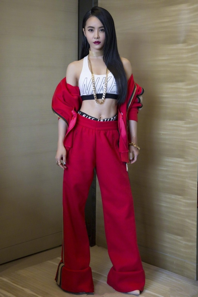 蔡依林MV化身百变女王 时尚秀美背图片 蔡依林写真图片图片
