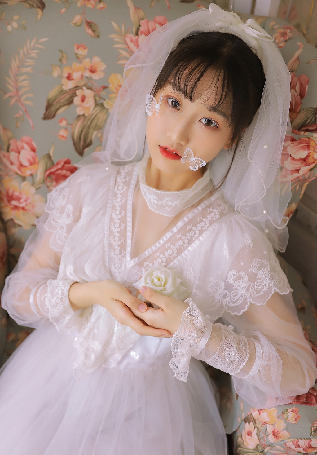 低胸装图片