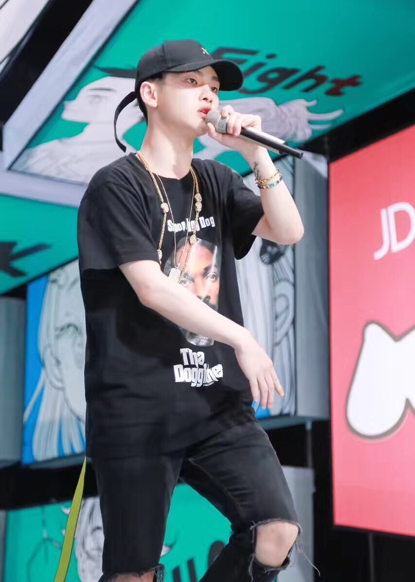 高清大陆男明星周震南演唱会帅气图片图片