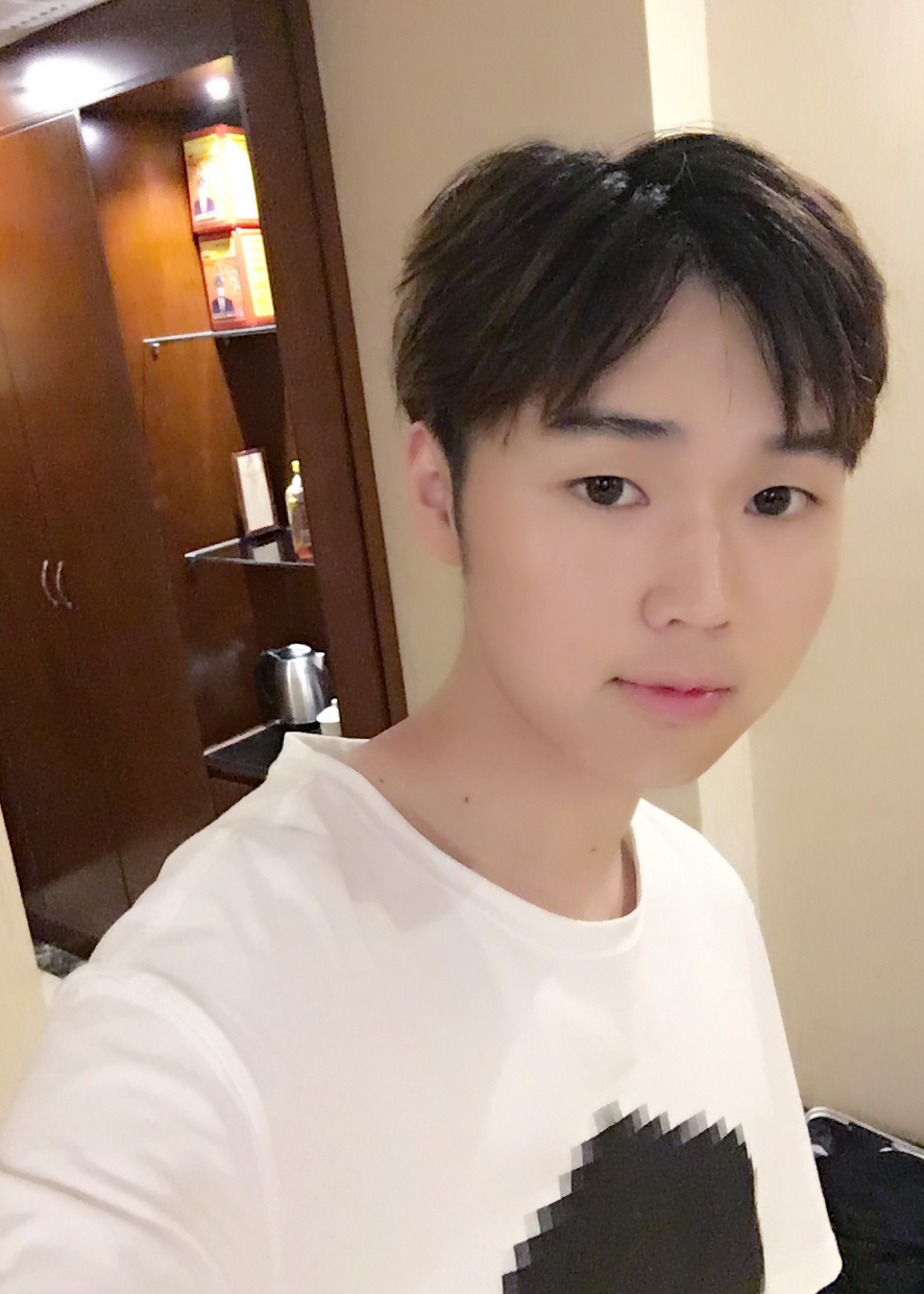 高清男星明日之子张洢豪自拍写真图片
