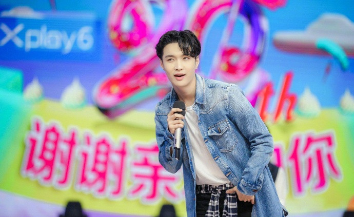 阳光男孩张艺兴时尚写真图片图片