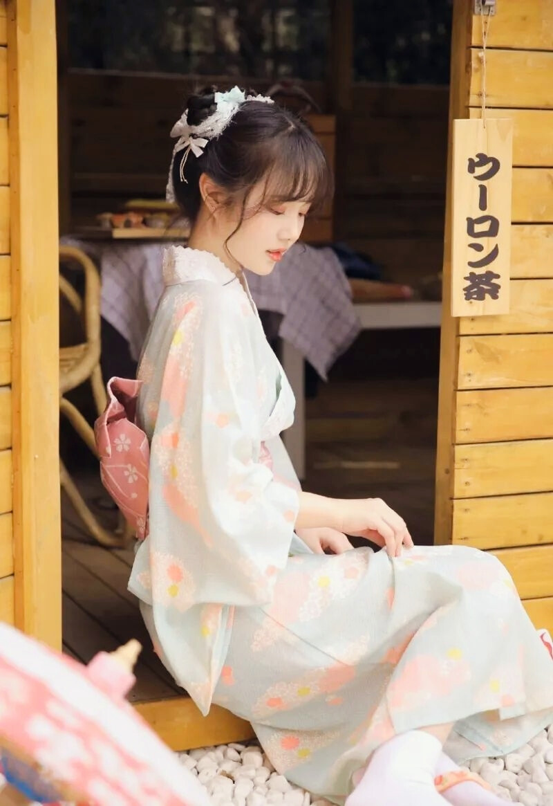 韩国女星闵孝琳热辣写真 清纯性感展示多样魅力图片