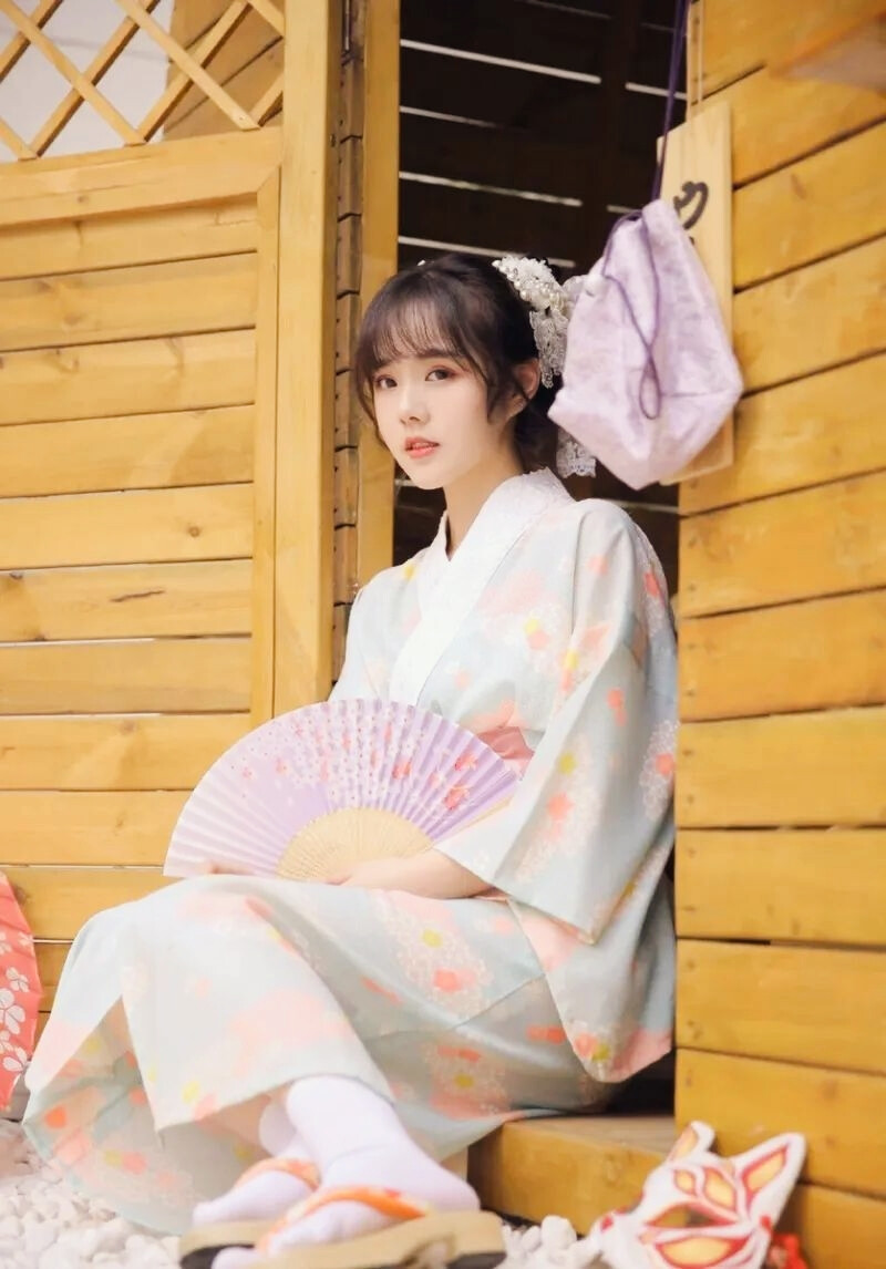 韩国女星闵孝琳热辣写真 清纯性感展示多样魅力图片