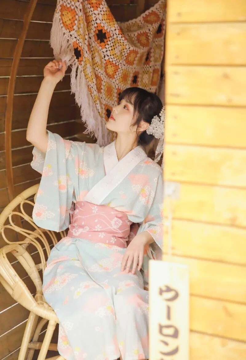 韩国女星闵孝琳热辣写真 清纯性感展示多样魅力图片