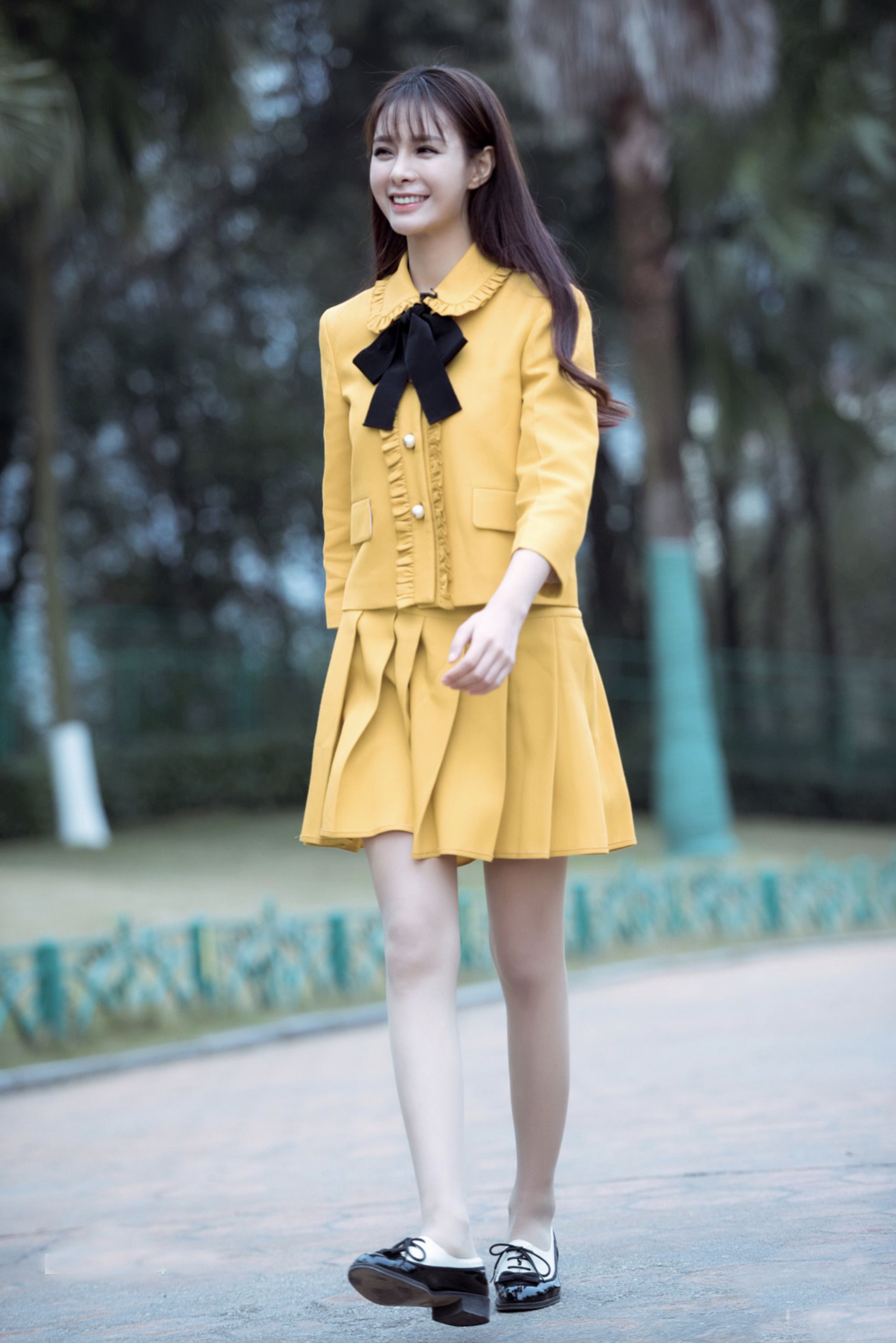 高清湖南省湘西吉首市美女沈梦辰性感时尚的生活照图片图片