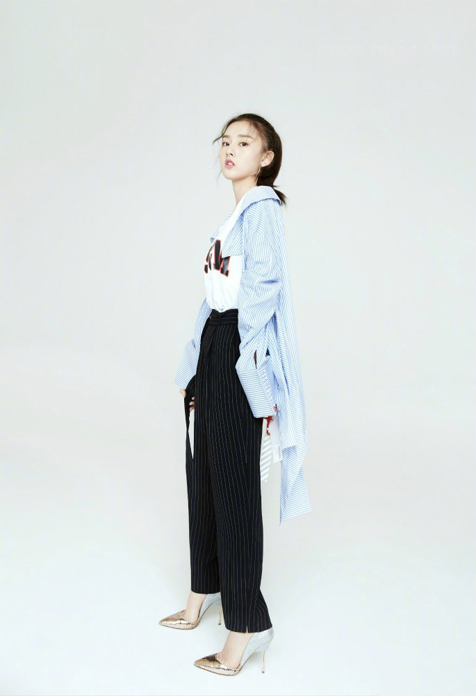 中国北京当代95后女演员小哪吒宋祖儿时尚清新写真桌面壁纸图片