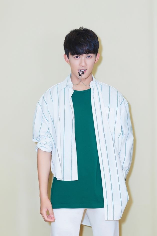 中国内地男演员吴磊酷帅有型写真桌面壁纸图片