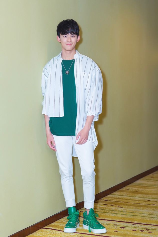 中国内地男演员吴磊酷帅有型写真桌面壁纸图片 中国内地男演员吴磊酷帅有型写真桌面壁纸图片