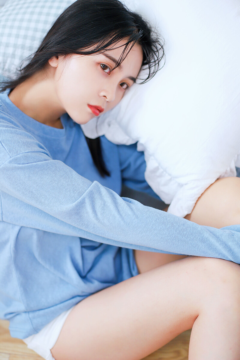 气质妖艳美女粉色紧身包臀裙紧致完美腰身长腿诱惑写真(二)图片