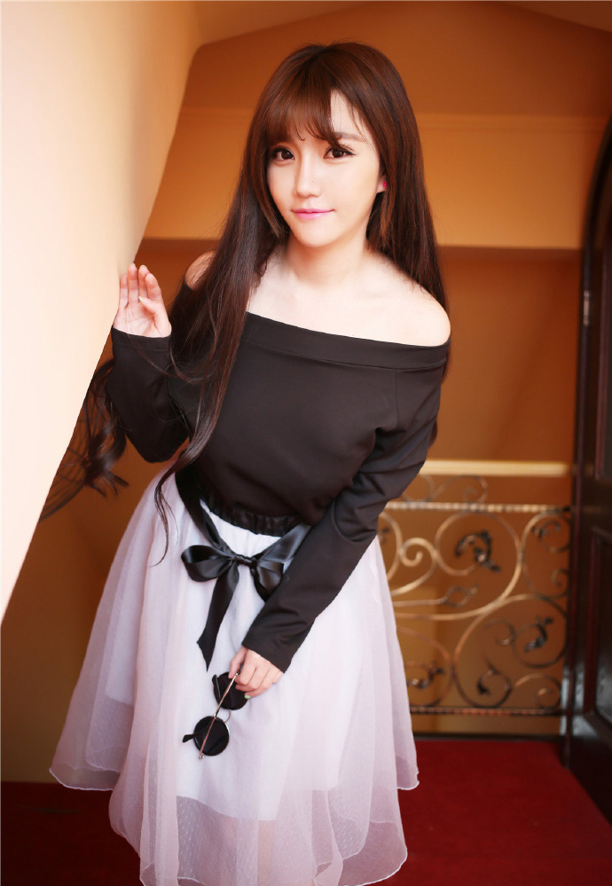 美女艾西图片