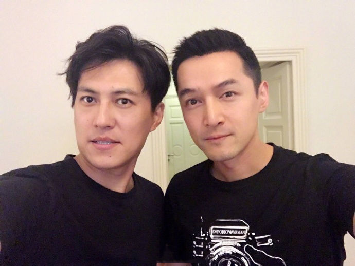 胡歌靳东搞怪九连拍自拍图片图片