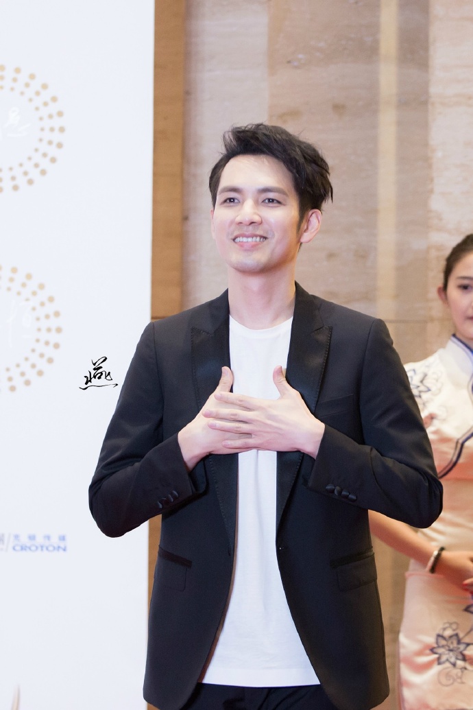 高清中国香港影视男演员钟汉良刘小小演绎情侣写真潮范十足图片
