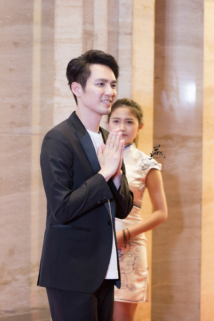 高清中国香港影视男演员钟汉良刘小小演绎情侣写真潮范十足图片