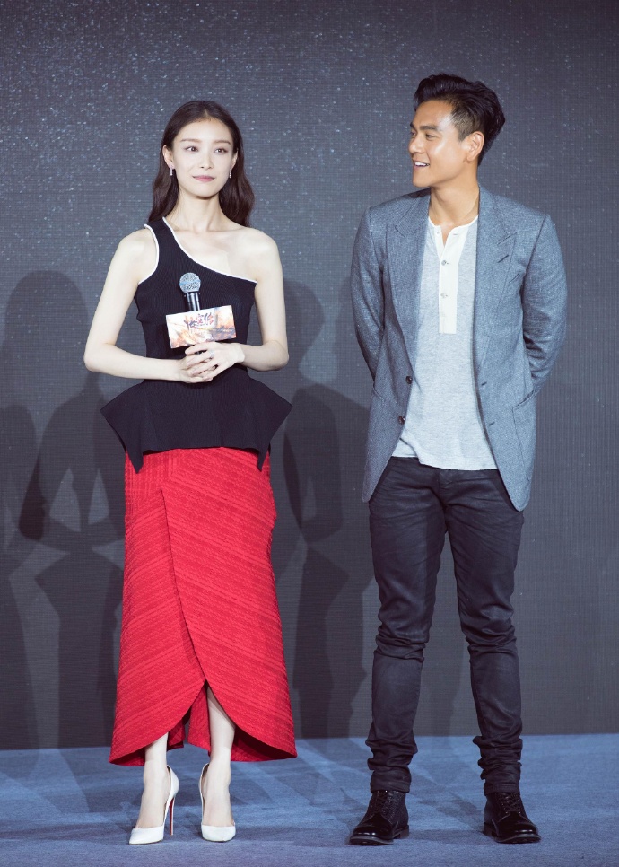 性感女星倪妮礼服行走在戛纳明艳动人图片