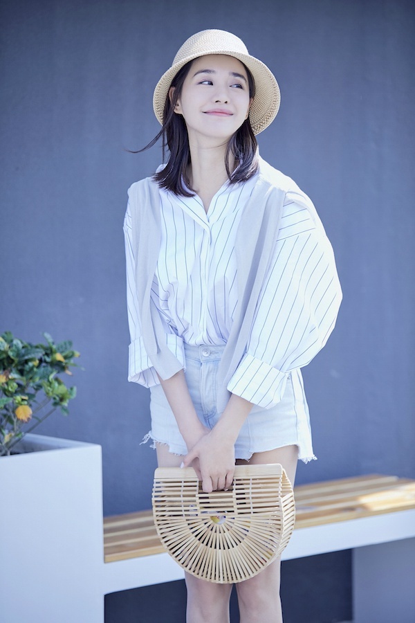 高清中国内地新生代功夫女明显王智少女系慵懒大白写真高清图片图片