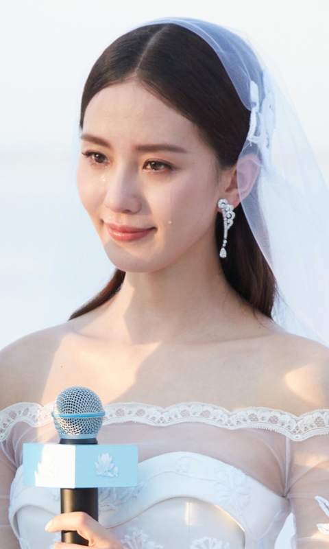 刘诗诗《梦幻西游》花絮美图：小狮子们舔起来图片