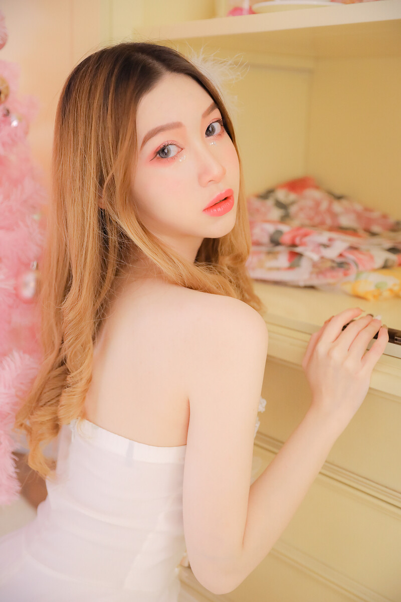 中国内地女演员王瑛瑛露肩裙性感写真图片图片