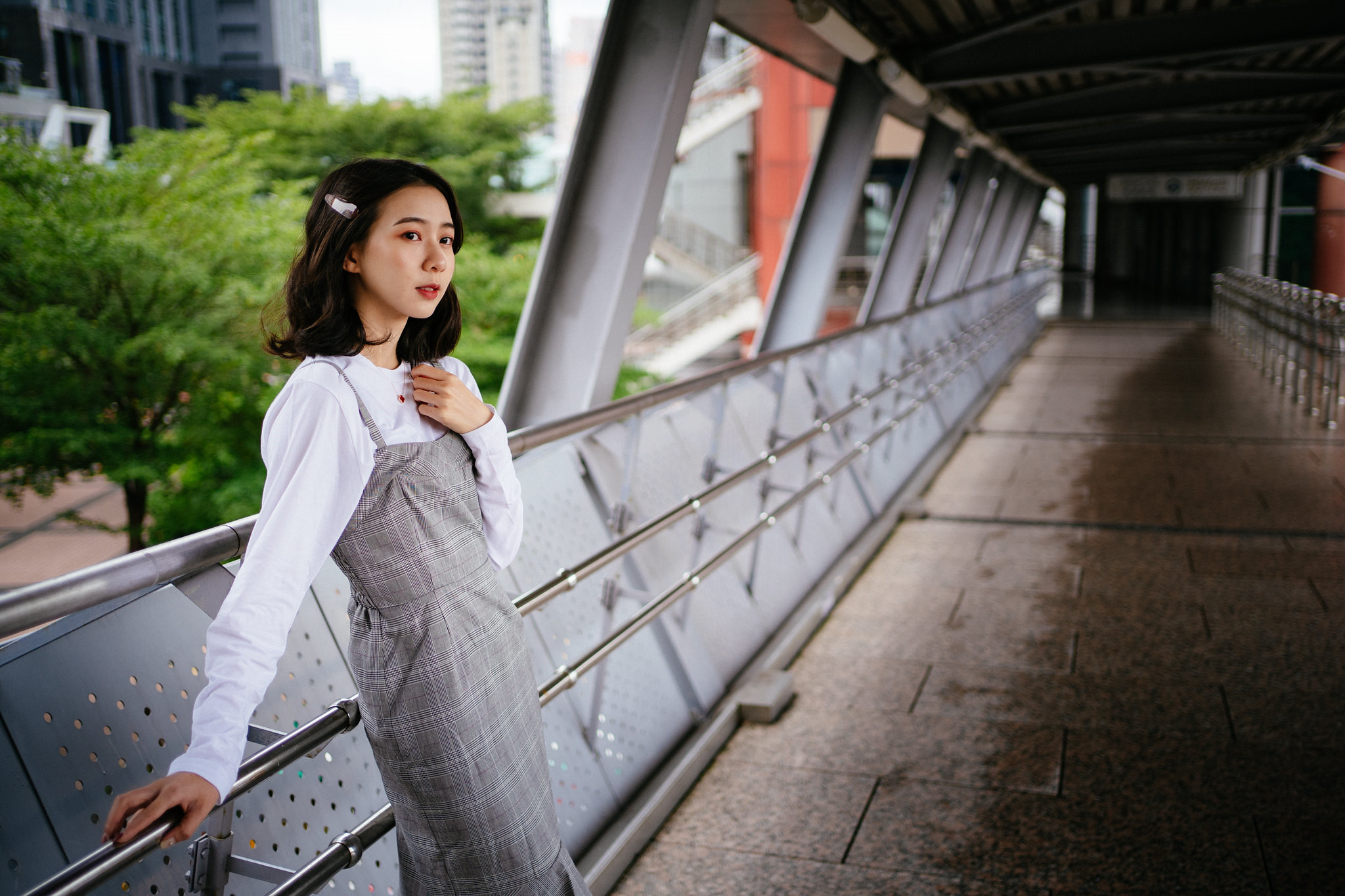高清大陆广西南宁女演员王鸥时尚凌乱写真桌面壁纸下载图片