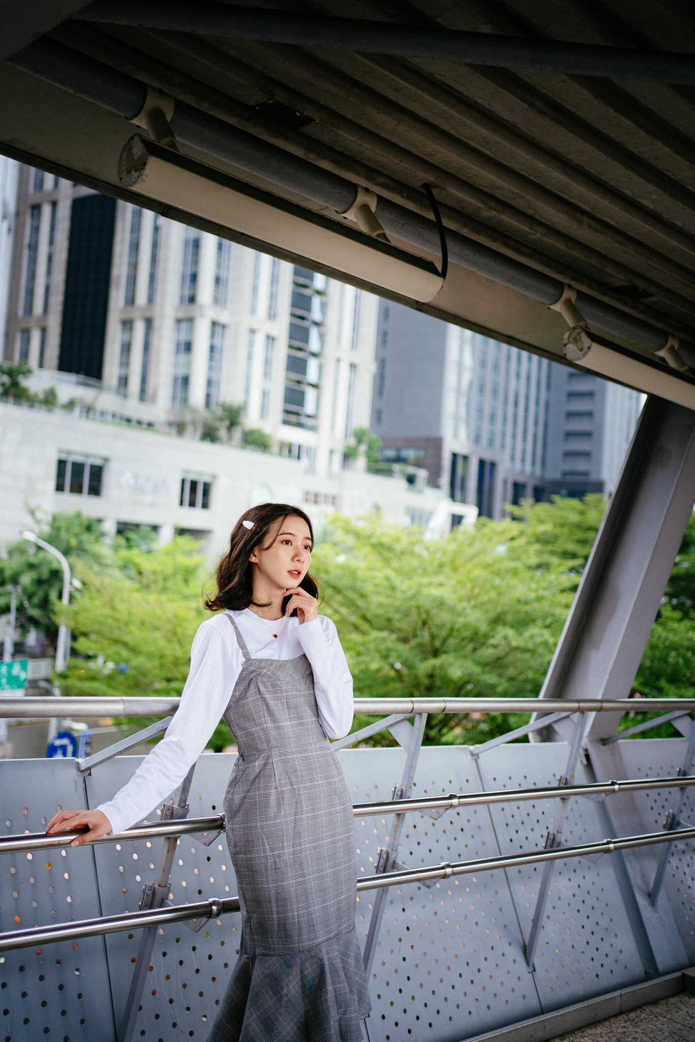 高清大陆广西南宁女演员王鸥时尚凌乱写真桌面壁纸下载图片