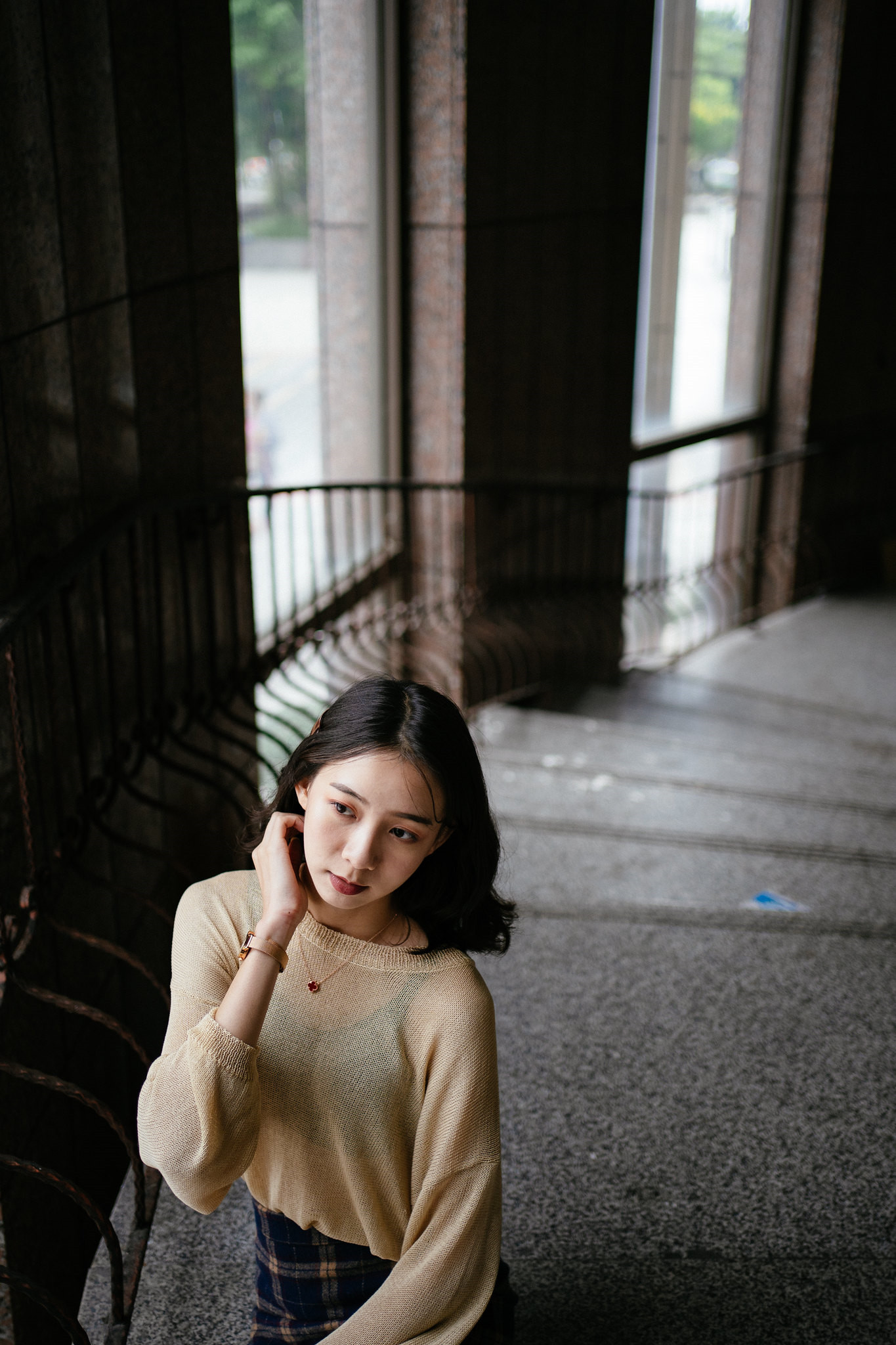 高清大陆广西南宁女演员王鸥时尚凌乱写真桌面壁纸下载图片
