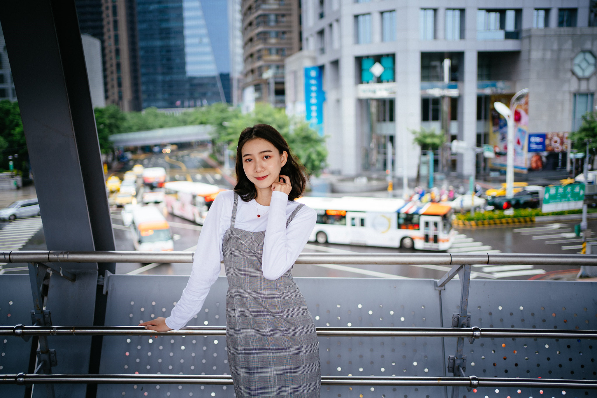 高清大陆广西南宁女演员王鸥时尚凌乱写真桌面壁纸下载图片