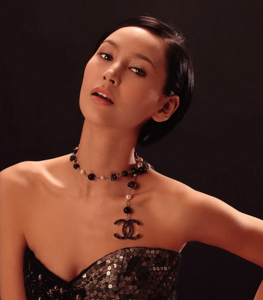 清纯美女露大长腿性感桌面壁纸图片