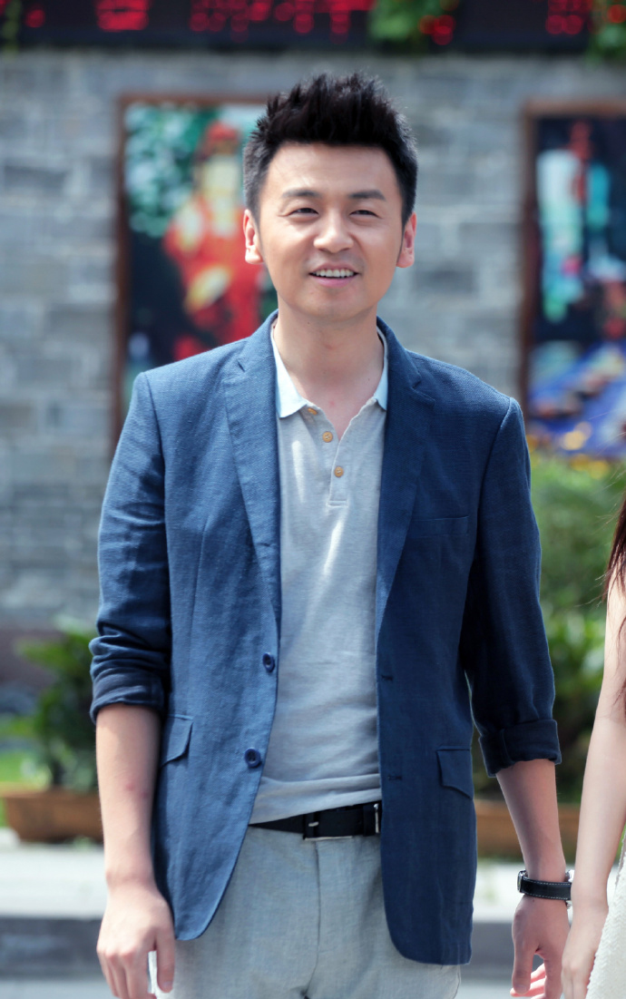 高清辽宁省鞍山男演员雷佳音最新时尚杂志写真高清图片图片