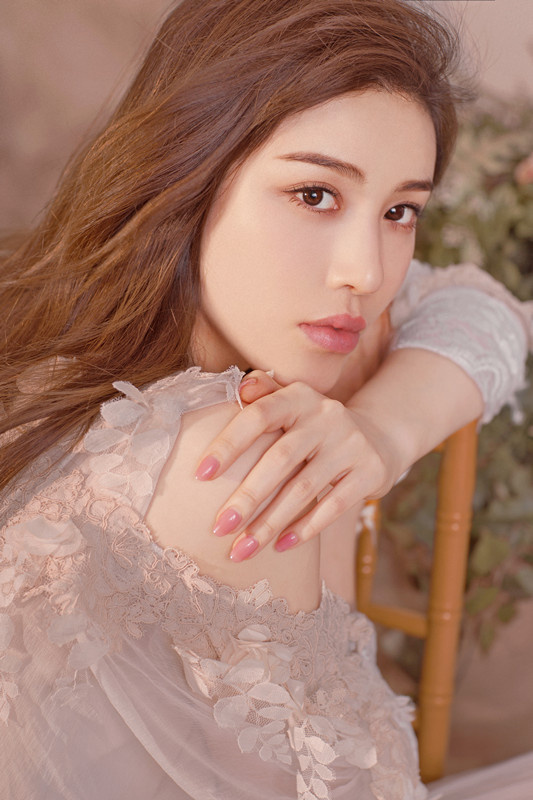 中国内地影视女演员葛天蕾丝纱裙唯美梦幻写真图片图片