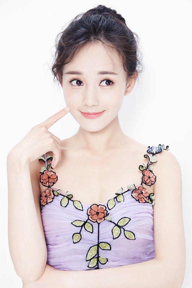 高清中国内地山东济南女演员李一桐Q清纯小公主白裙明星美女写真图片图片