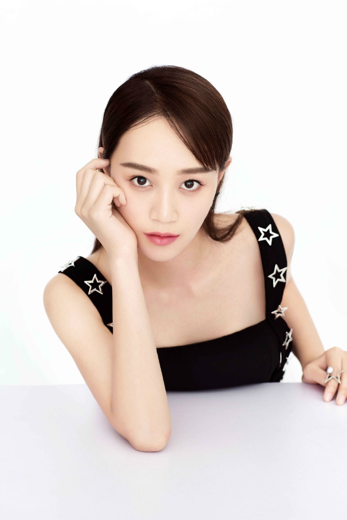 高清中国内地影视上海女演员蓝盈莹最新个性养眼时尚写真图片图片