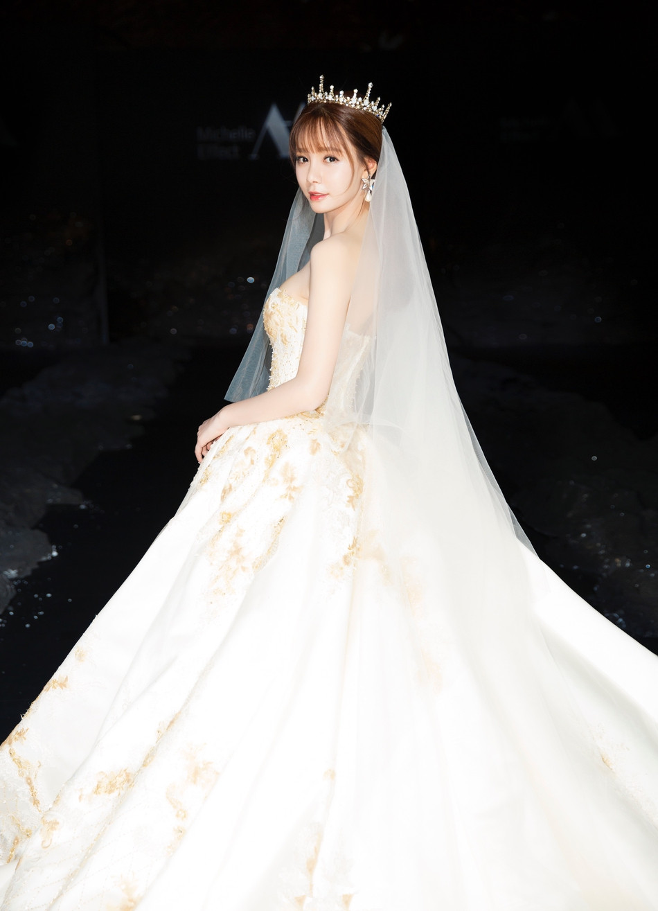 严屹宽杜若溪婚纱写真图片 明星夫妻温馨写真图片图片