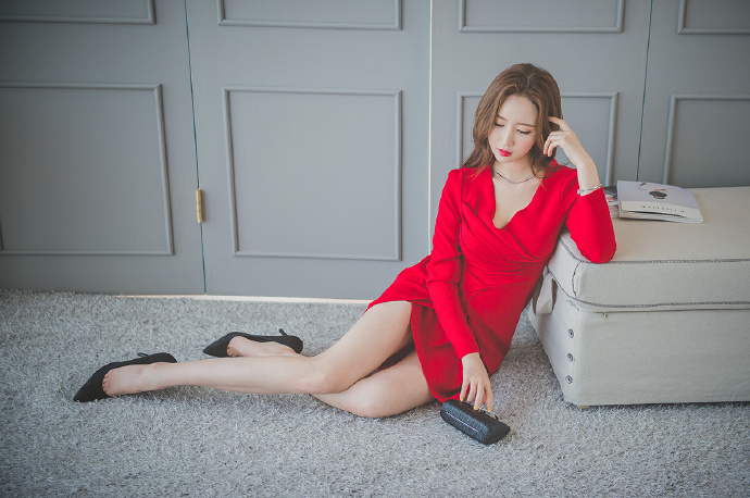 高开叉红色礼服美女白嫩美腿性感美女图片图片