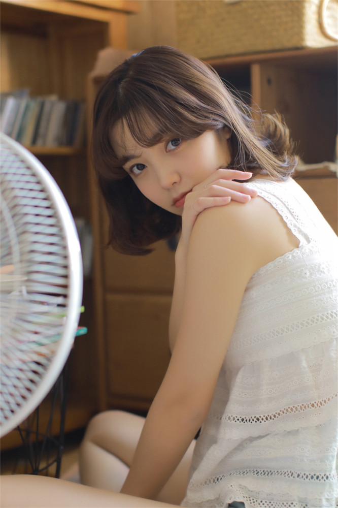 嘟嘟唇美女丰满上围诱人美女图片图片