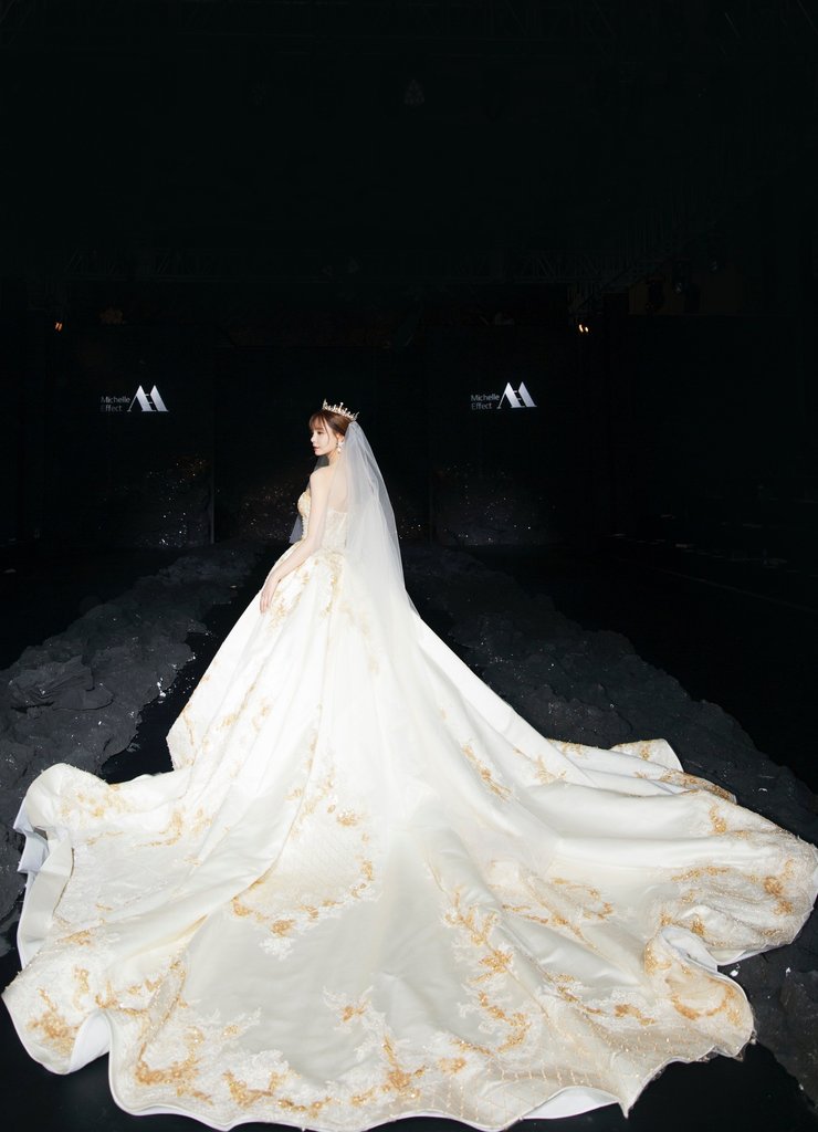 严屹宽杜若溪婚纱写真图片 明星夫妻温馨写真图片图片