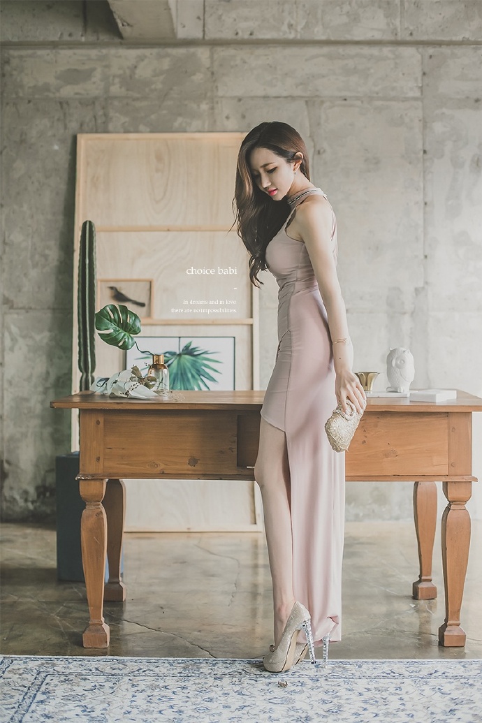 李妍静图片性感蕾丝裸粉色礼服美女图片图片