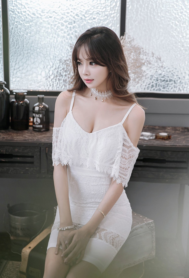 露肩美女嫩模性感写真柔嫩肌肤诱惑写真图片 露肩美女嫩模性感写真柔嫩肌肤诱惑写真图片