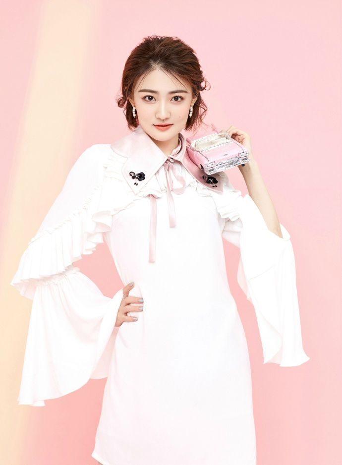 中国内地内蒙古呼和浩特女演员徐璐2017维多利亚的秘密秀图片图片