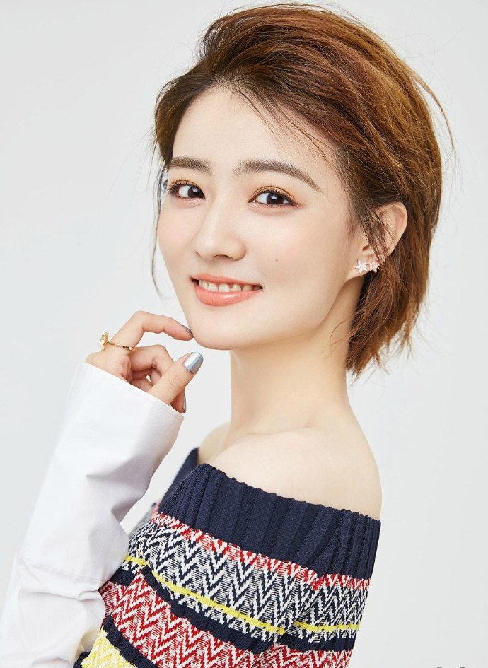 中国内地内蒙古呼和浩特女演员徐璐性感牛仔连体装时尚写真高清图片图片
