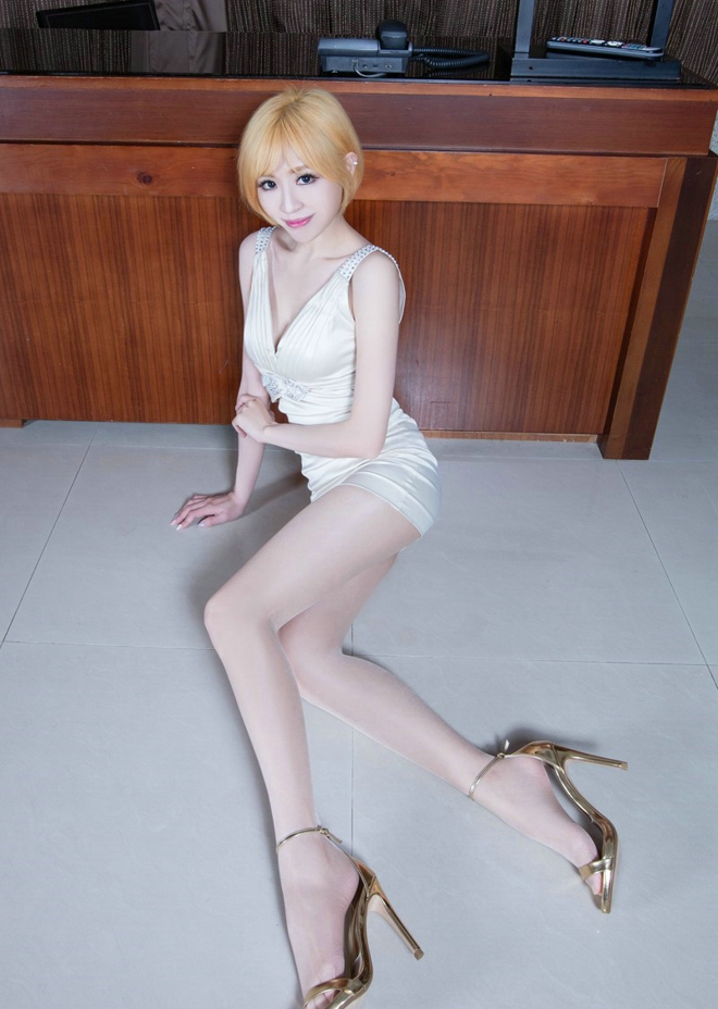 清爽短发女神Lucy性感丝袜美腿私房诱惑写真图片 清爽短发女神Lucy性感丝袜美腿私房诱惑写真图片
