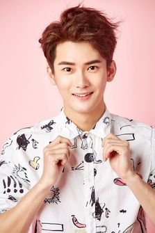 高清辽宁省铁岭男明星熊梓淇金骨朵网络影视盛典帅气图片图片